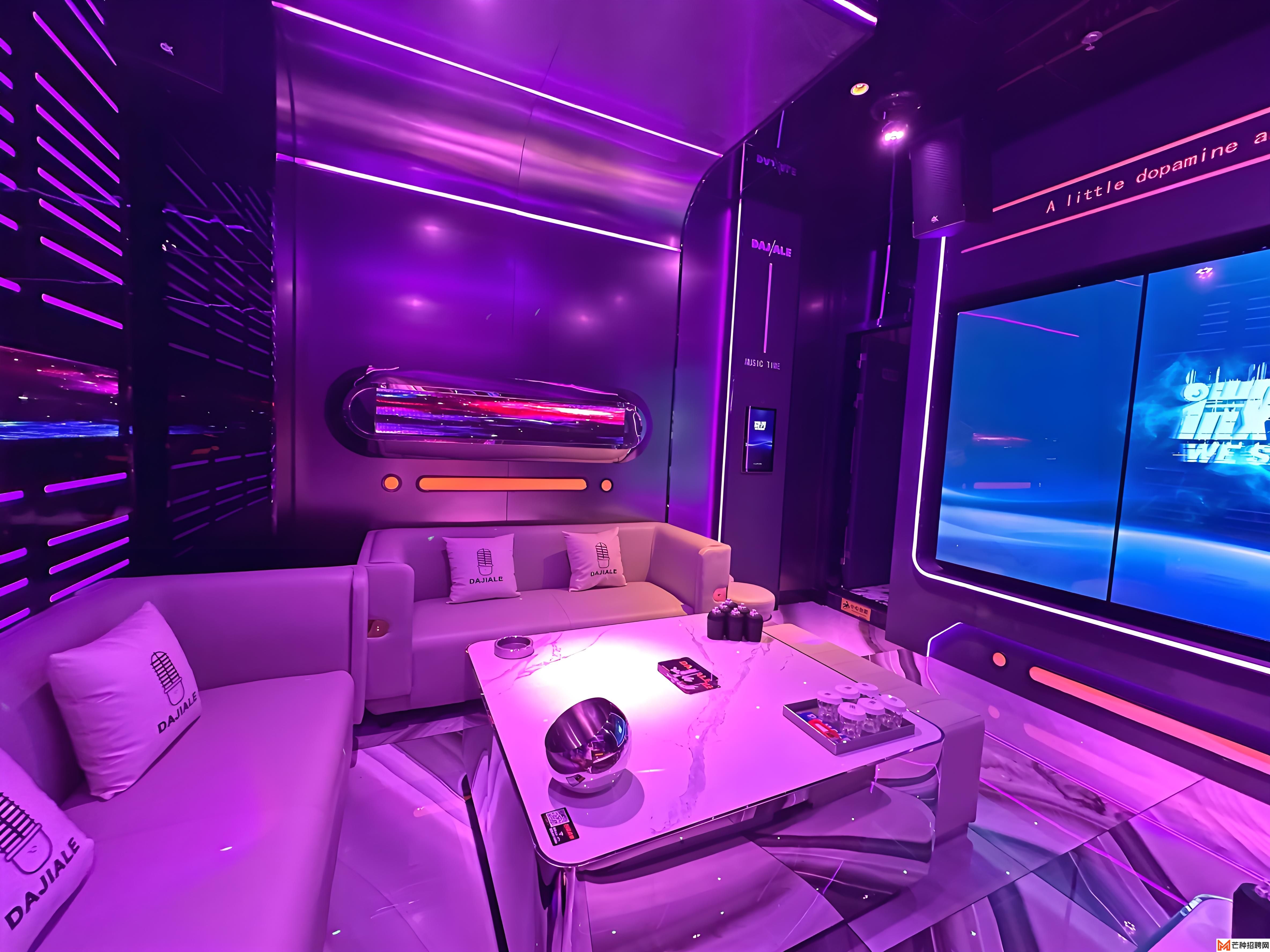 KTV行业新星：高薪诚聘年轻服务员，加入我们的团队吧